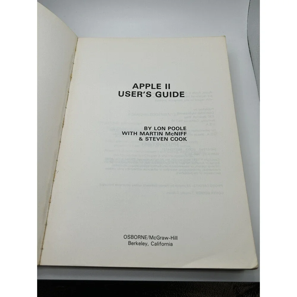 Apple II PC User's Guide Paperback 1981 ISBN 0931988462 Lon Poole Steve Textbook